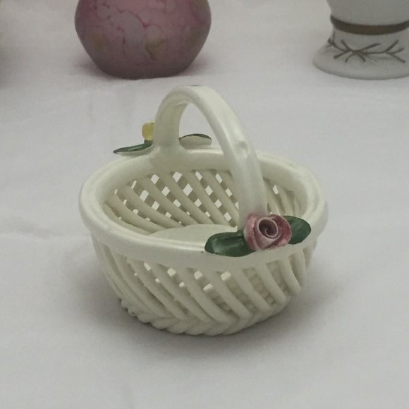 Vintage Porcelain woven Basket with flowers made in Italy - Picture 1 of 4